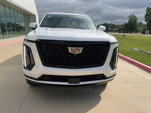 Used 2025 Cadillac Escalade ESV Sport AWD/4WD image 8