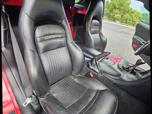 Used 2004 Chevrolet Corvette Convertible w/ Preferred Equipment Group RWD image 29