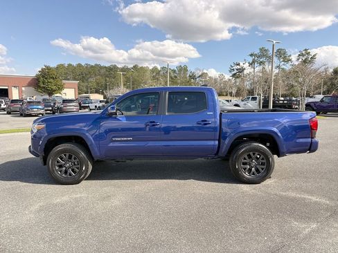 Used 2023 Toyota Tacoma SR5 w/ Technology Package image 6