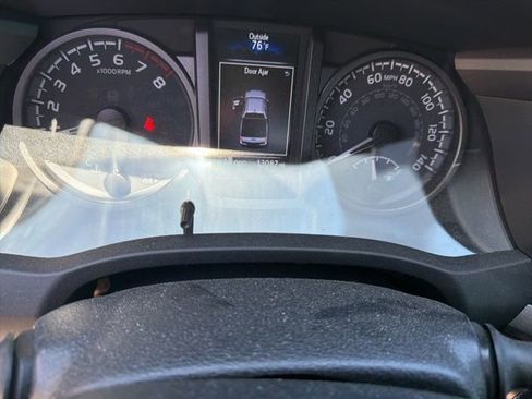 Used 2022 Toyota Tacoma TRD Off-Road w/ TRD Premium Off Road Package image 2