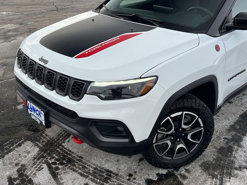 Used 2024 Jeep Compass Trailhawk w/ Trailhawk Elite Group image 9