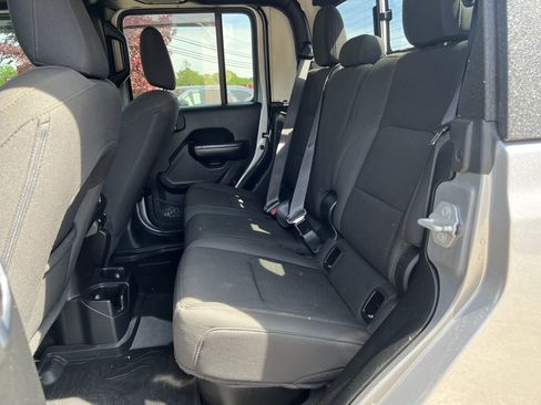 Used 2020 Jeep Gladiator Sport w/ Quick Order Package 24S AWD/4WD image 13
