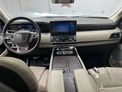 Used 2023 Lincoln Navigator L Reserve AWD/4WD image 4