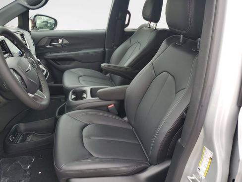 New 2026 Chrysler Voyager LX FWD image 12