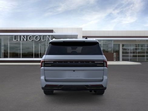 New 2026 Lincoln Navigator L Premier AWD/4WD image 5