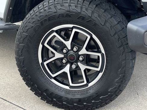 Used 2024 Jeep Gladiator Rubicon AWD/4WD image 8