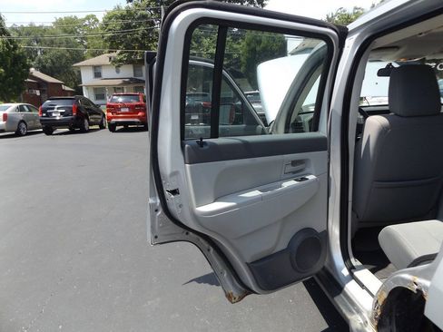 Used 2008 Jeep Liberty Sport AWD/4WD image 17