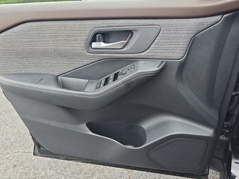 Used 2023 Nissan Rogue SV FWD image 25