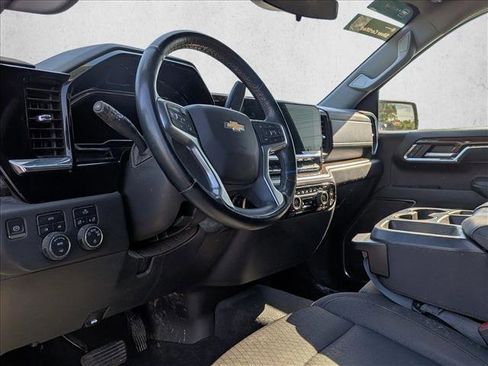 Used 2023 Chevrolet Silverado 1500 LT AWD/4WD image 9