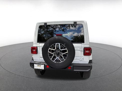 Used 2025 Jeep Wrangler Unlimited Sahara AWD/4WD image 6