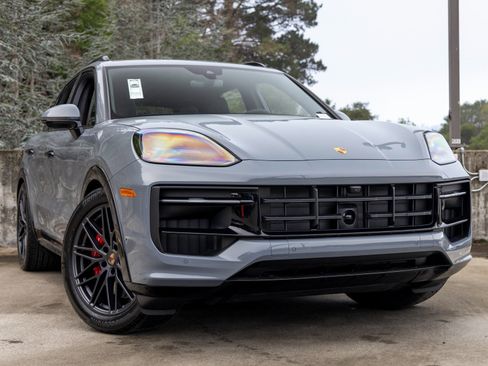 New 2026 Porsche Cayenne GTS image 9
