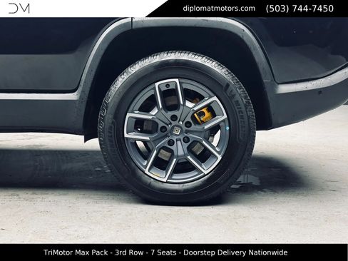 Used 2025 Rivian R1S Premium image 43