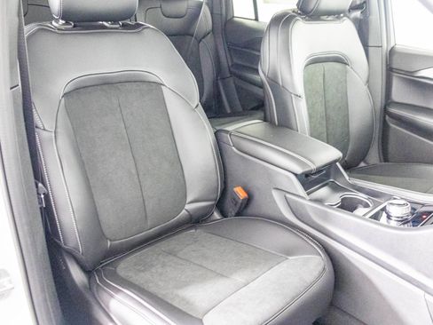 New 2025 Jeep Grand Cherokee Altitude image 36