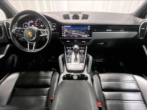 Used 2023 Porsche Cayenne image 17