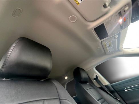 Used 2023 Land Rover Range Rover Evoque SE image 17