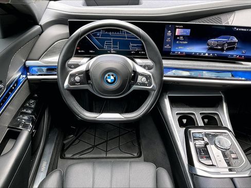 Used 2024 BMW i7 eDrive50 RWD image 8