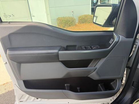 Used 2022 Ford F150 XLT w/ Trailer Tow Package image 12