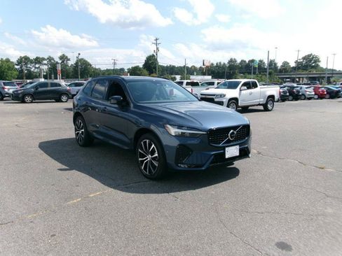 Used 2025 Volvo XC60 B5 Plus AWD/4WD image 4