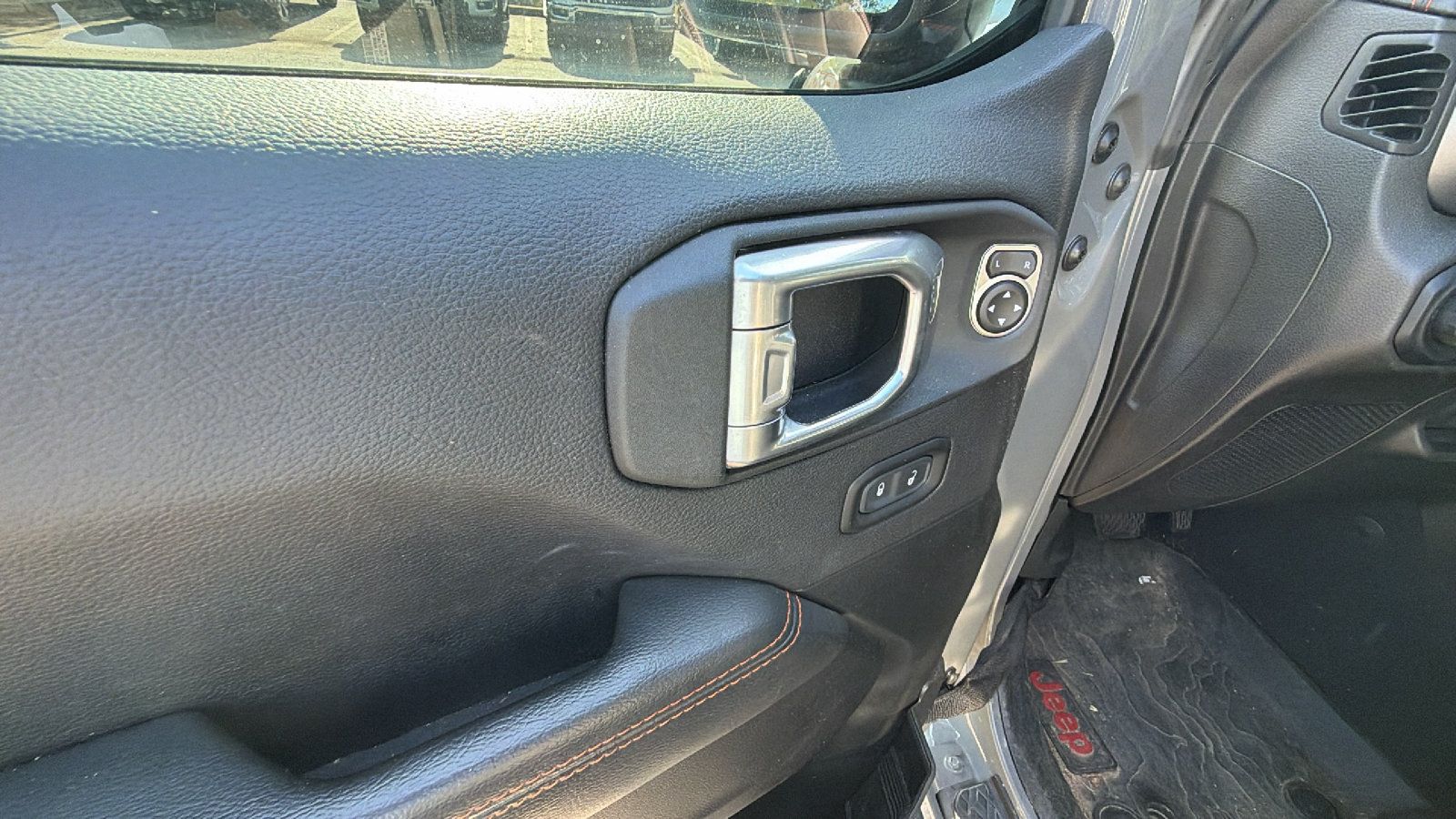 Used 2020 Jeep Gladiator Mojave AWD/4WD image 15