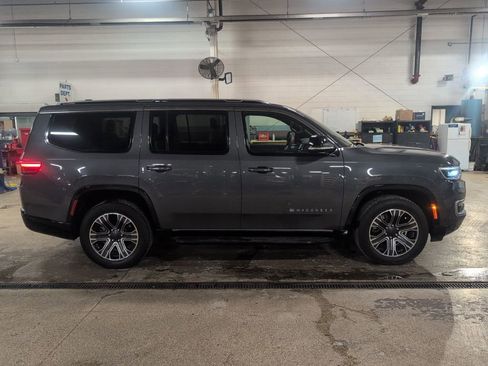 Used 2024 Jeep Wagoneer Series II w/ Flexible Seating Group image 4