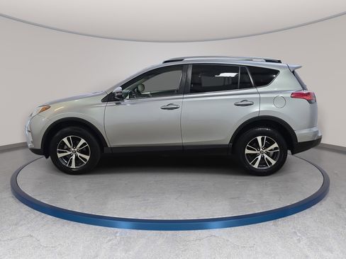 Used 2018 Toyota RAV4 XLE FWD image 9
