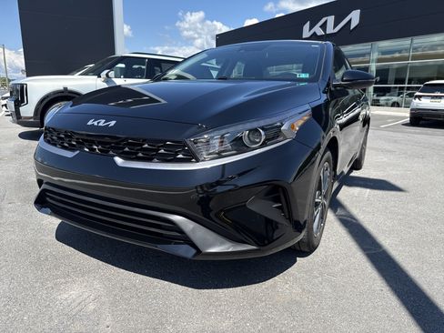 Certified 2024 Kia Forte LXS w/ LXS Technology Package FWD image 8