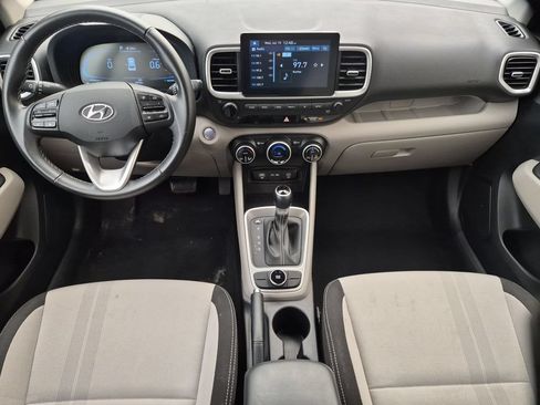 Used 2025 Hyundai Venue SEL FWD image 25