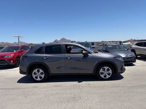 Used 2023 Honda HR-V LX image 3