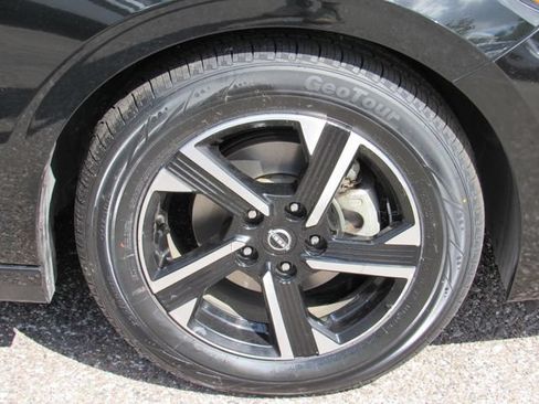Certified 2024 Nissan Sentra SV FWD image 10