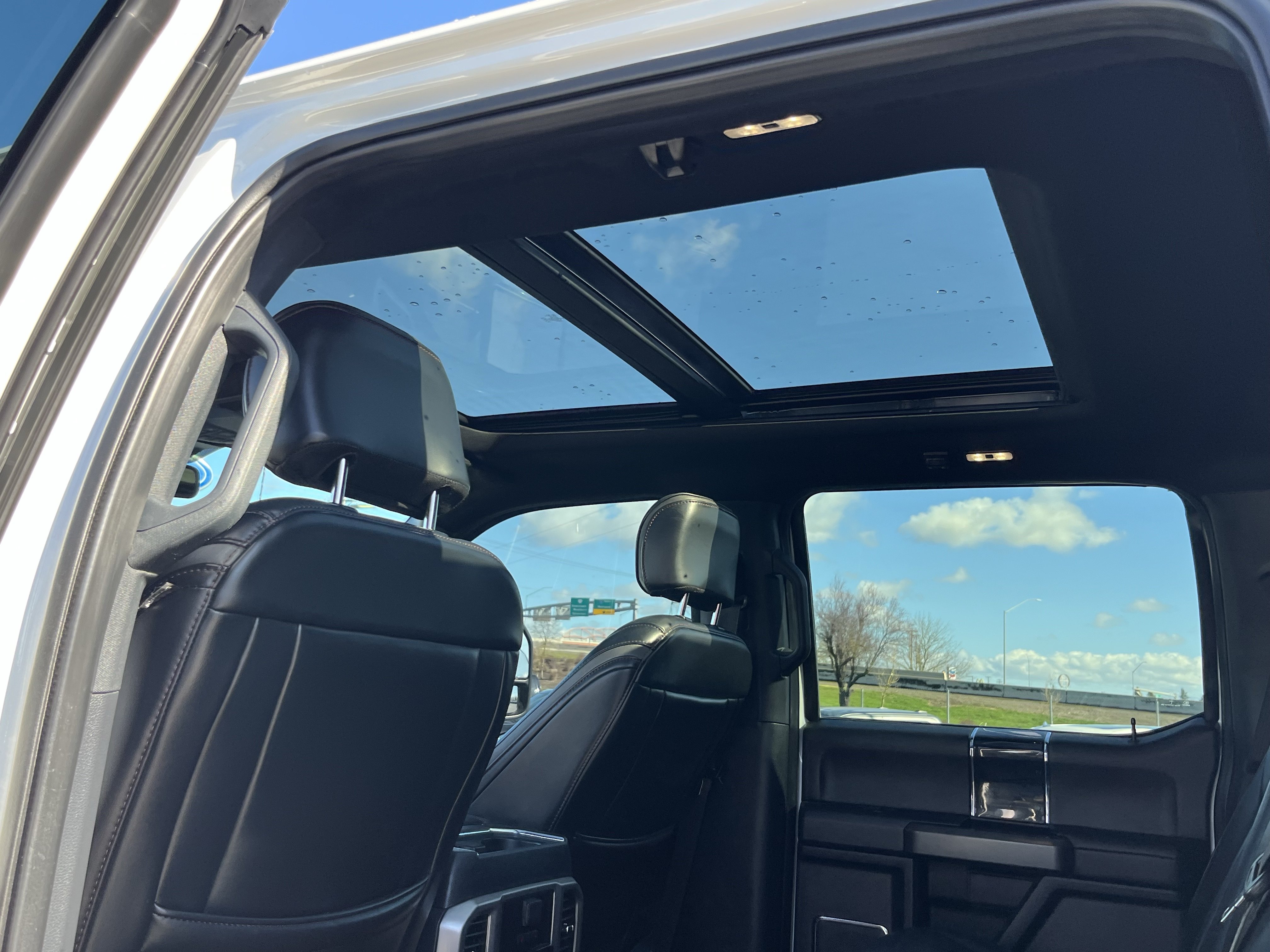 Used 2022 Ford F350 Platinum w/ FX4 Off-Road Package AWD/4WD image 16