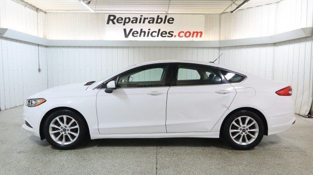 Used 2017 Ford Fusion SE FWD image 1