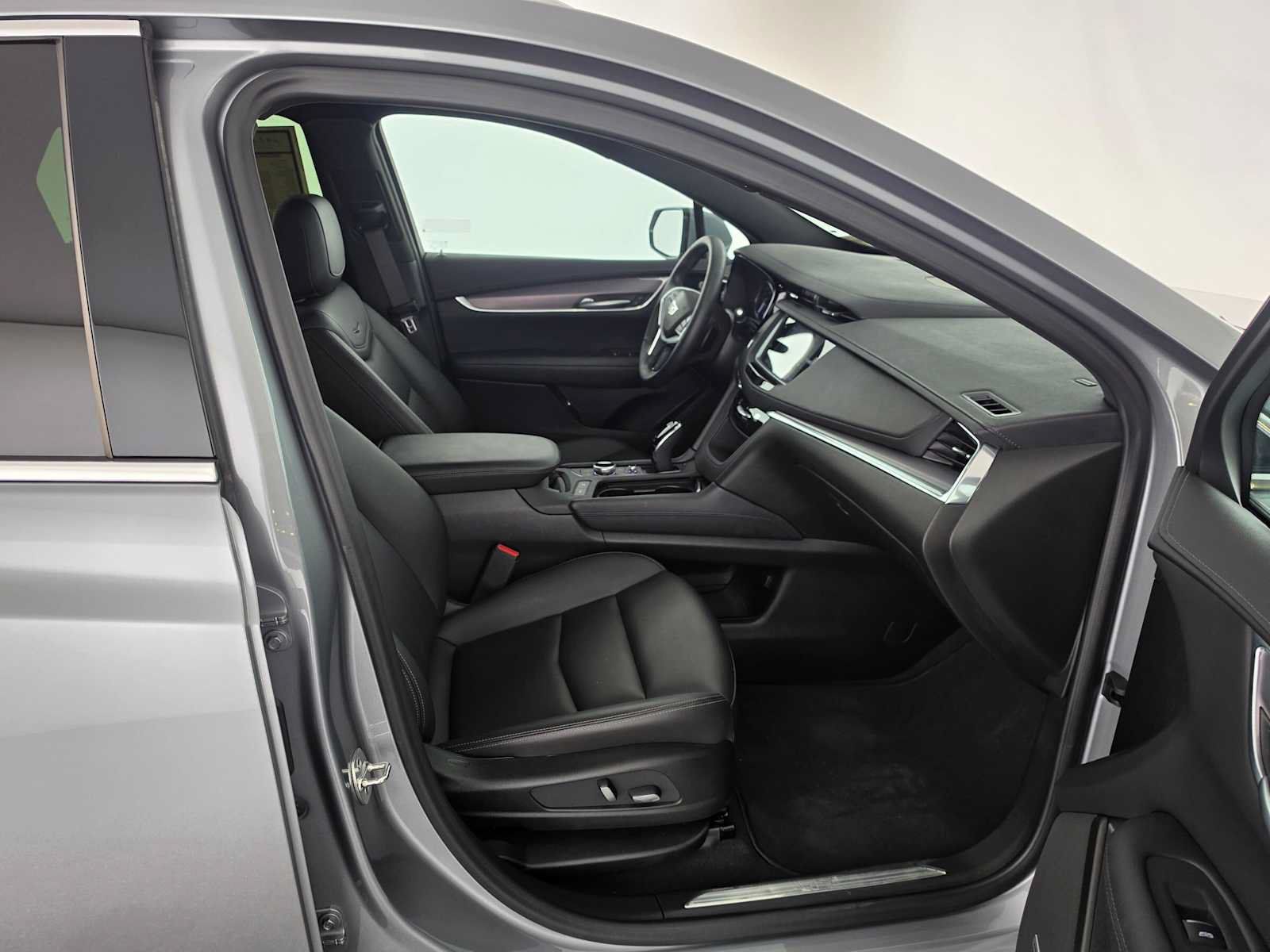 Used 2026 Cadillac XT5 Luxury w/ LPO, Floor Liner Package AWD/4WD image 10