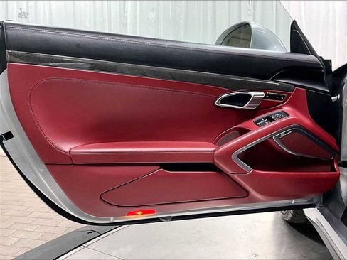 Used 2017 Porsche 911 Turbo S image 24