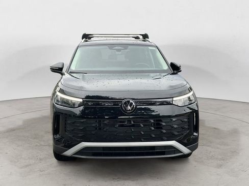 New 2025 Volkswagen Tiguan SE image 8