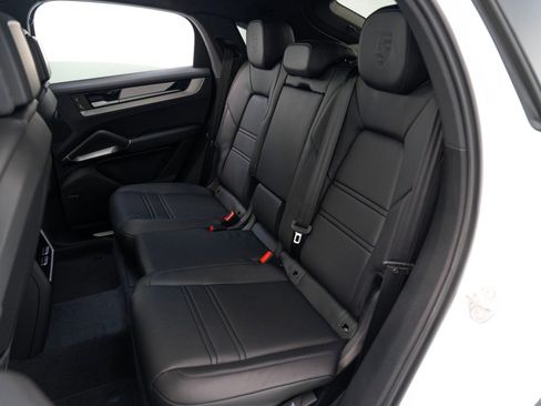 Certified 2025 Porsche Cayenne Coupe image 28