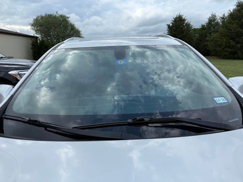 Used 2021 Buick Enclave Essence w/ Sound and Sites Package image 4