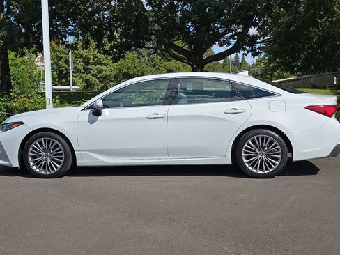 Used 2022 Toyota Avalon Limited w/ Advanced Safety Package FWD image 5