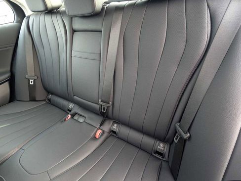 Used 2025 Mercedes-Benz E 450 4MATIC Sedan image 26