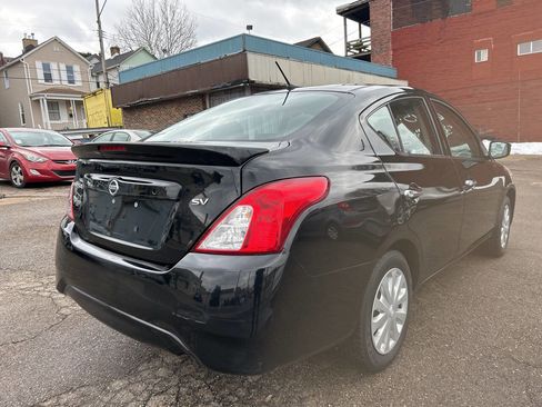 Used 2017 Nissan Versa SV image 5