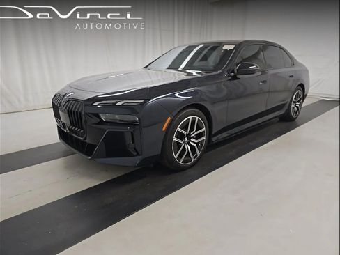 Used 2023 BMW i7 xDrive60 AWD/4WD image 1