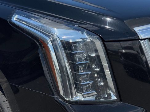 Used 2018 Cadillac Escalade ESV Premium Luxury AWD/4WD image 67