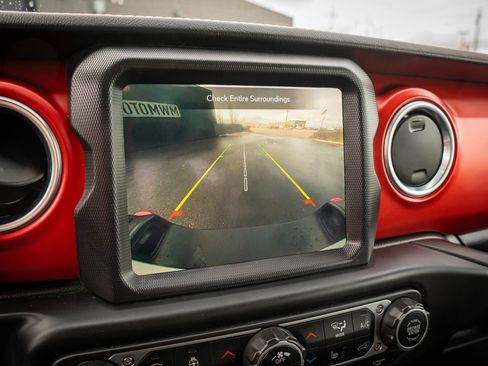 Used 2020 Jeep Gladiator Rubicon w/ Uconnect 4C Nav & Sound Group image 21