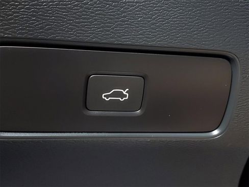 Used 2023 Volvo XC40 B5 Plus w/ Protection Package Premier image 35