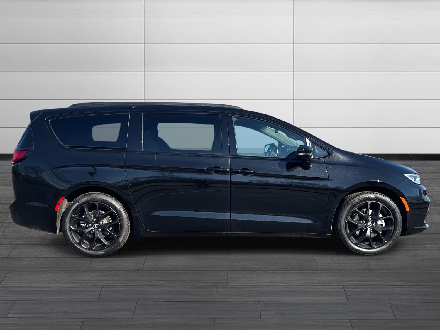 New 2026 Chrysler Pacifica Select w/ S Appearance Package FWD image 3