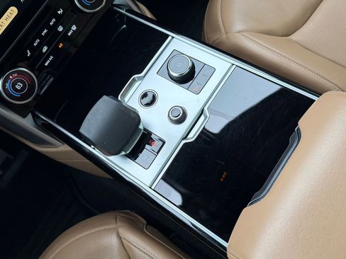 Used 2023 Land Rover Range Rover Long Wheelbase SE image 27