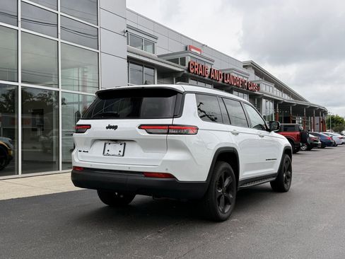 Used 2023 Jeep Grand Cherokee L Laredo AWD/4WD image 4
