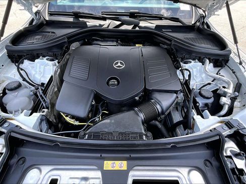 Used 2025 Mercedes-Benz GLC 300 4MATIC image 32