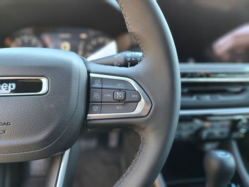 New 2025 Jeep Compass Limited w/ Sun & Sound Group image 27