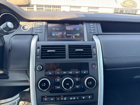 Used 2017 Land Rover Discovery Sport SE AWD/4WD image 19