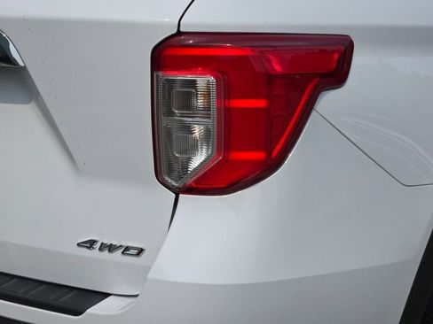 Used 2021 Ford Explorer XLT image 15